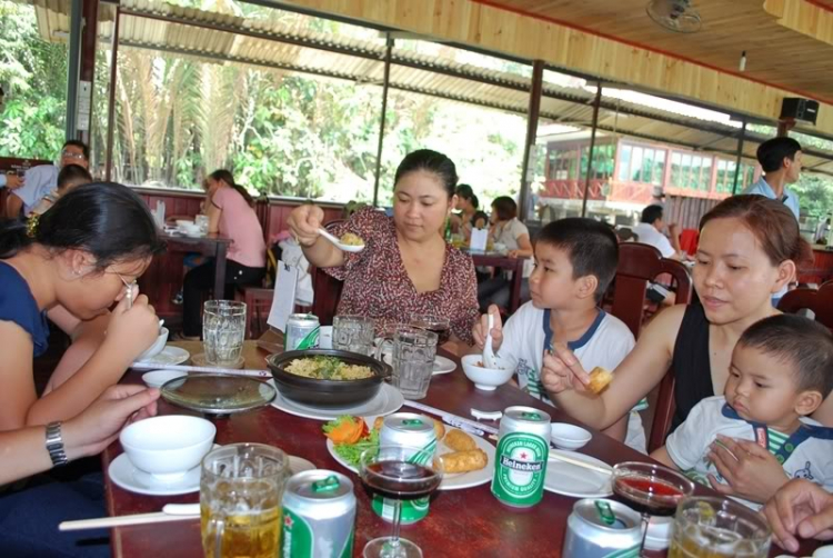 GỬI LỜI CHÚC ĐẾN CÁC BÀ CẢ FIFC NHÂN NGÀY 20-10 . GỬI LỜI CHÚC ĐẾN CÁC BÀ CẢ FIFC NHÂN NGÀY 20-10 .