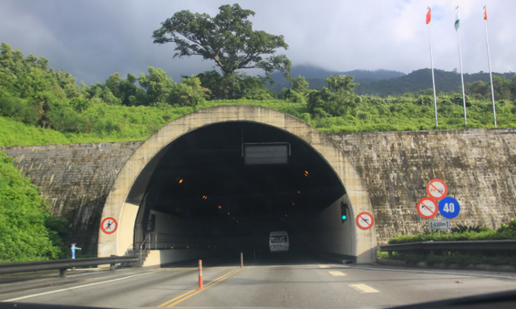 Hành trình Xuyên Việt trong 45h đồng hồ - 1880km Hành trình Xuyên Việt trong 45h đồng hồ - 1880km