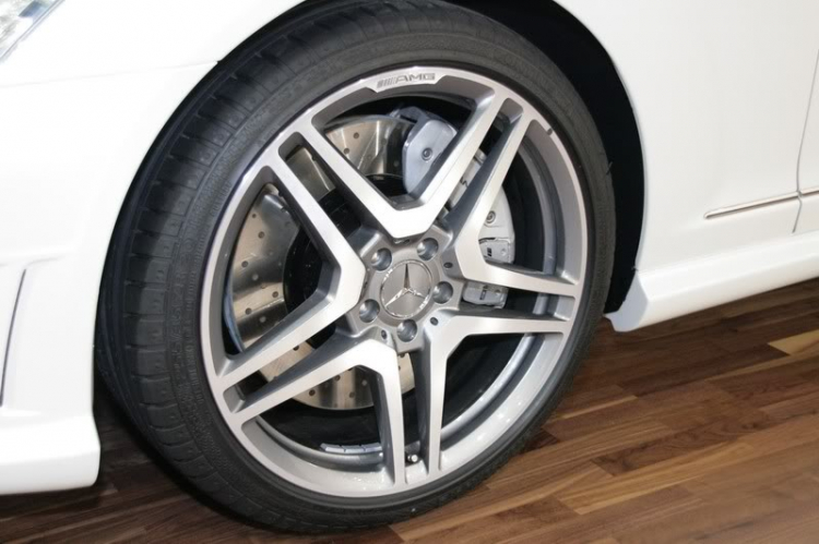 Em xin hỏi các bác S350 2006 và 2011 khác nhau điểm nào ( ngoại thất ) Em xin hỏi các bác S350 2006 và 2011 khác nhau điểm nào ( ngoại thất )