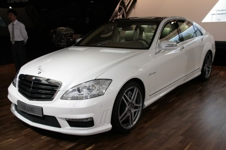 Em xin hỏi các bác S350 2006 và 2011 khác nhau điểm nào ( ngoại thất ) Em xin hỏi các bác S350 2006 và 2011 khác nhau điểm nào ( ngoại thất )