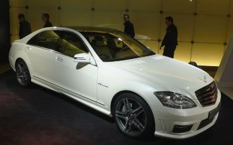 Em xin hỏi các bác S350 2006 và 2011 khác nhau điểm nào ( ngoại thất ) Em xin hỏi các bác S350 2006 và 2011 khác nhau điểm nào ( ngoại thất )