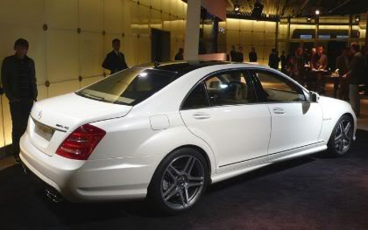 Em xin hỏi các bác S350 2006 và 2011 khác nhau điểm nào ( ngoại thất ) Em xin hỏi các bác S350 2006 và 2011 khác nhau điểm nào ( ngoại thất )