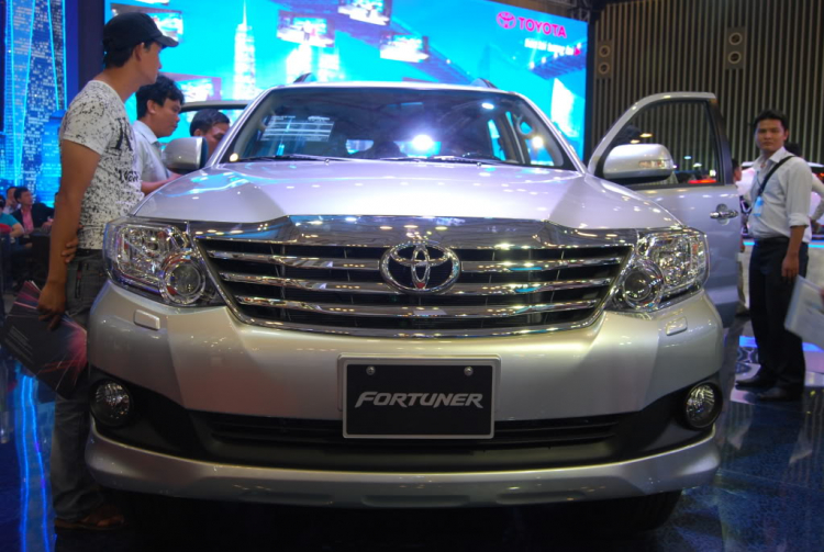 Mời các bác chém gió Fortuner  2012 mới