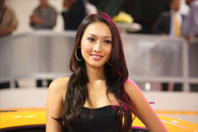 Xe đẹp & "chân dài" tại triễn lãm Việt Nam Motor Show 2011 Xe đẹp & "chân dài" tại triễn lãm Việt Nam Motor Show 2011
