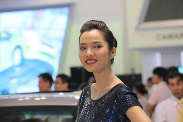 Xe đẹp & "chân dài" tại triễn lãm Việt Nam Motor Show 2011 Xe đẹp & "chân dài" tại triễn lãm Việt Nam Motor Show 2011