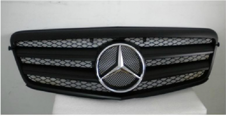 Làm đẹp cho Mercedes-Benz chuẩn bị đón tết