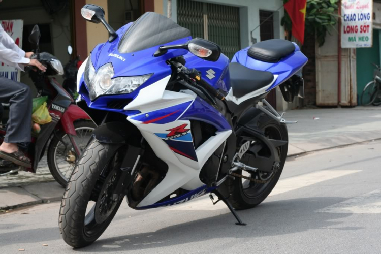 Suzuki B-King của bác hàng xóm......