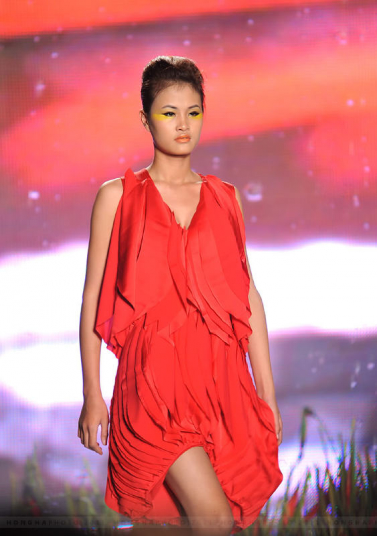 Viet Nam Fashion Week Spring Summer 2012