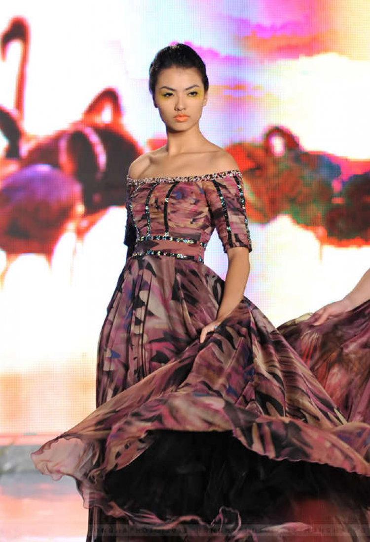 Viet Nam Fashion Week Spring Summer 2012