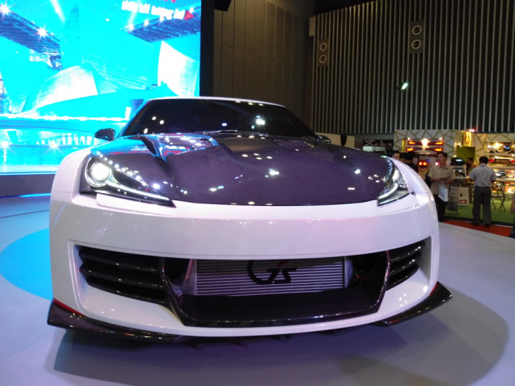 Xe đẹp & "chân dài" tại triễn lãm Việt Nam Motor Show 2011