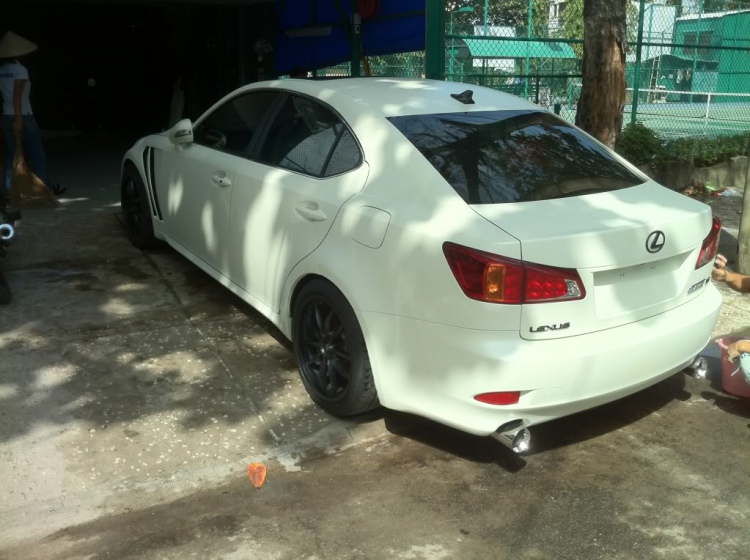 Lexus IS lên "F-Sport" in D1Workshop