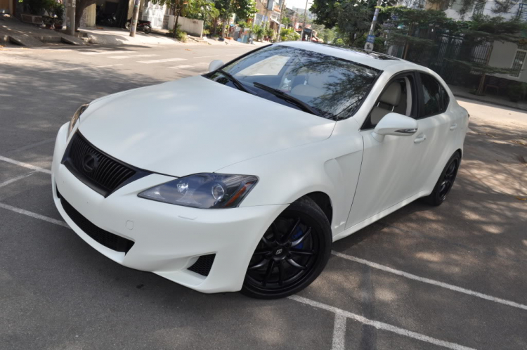 Lexus IS lên "F-Sport" in D1Workshop