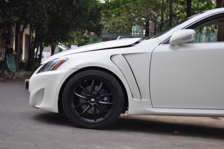 Lexus IS lên "F-Sport" in D1Workshop