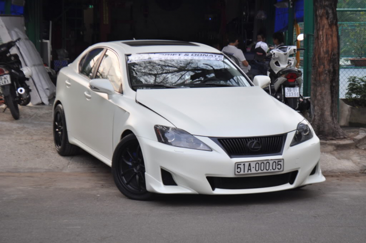 Lexus IS lên "F-Sport" in D1Workshop