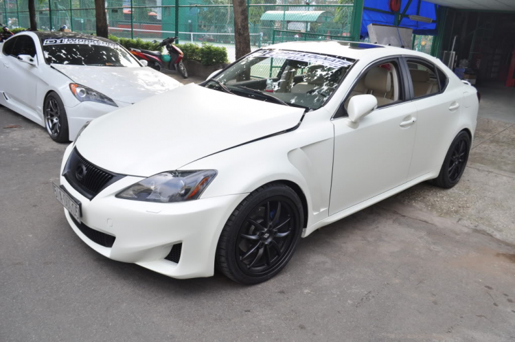 Lexus IS lên "F-Sport" in D1Workshop