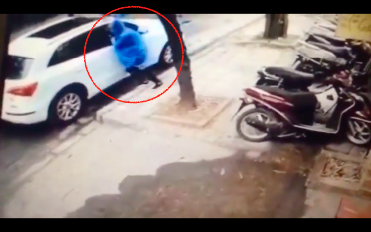 Đập kính Audi Q5 trộm túi xách tại Hà Nội