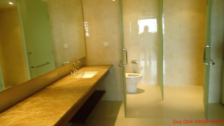 10 tỉ đồng cho một chỗ đậu du thuyền 10 tỉ đồng cho một chỗ đậu du thuyền