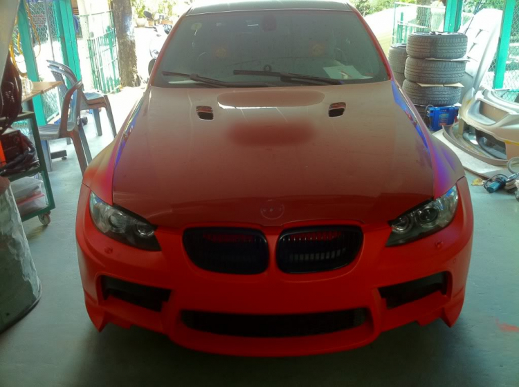 E93 vs M3 Orange in D1 Workshop