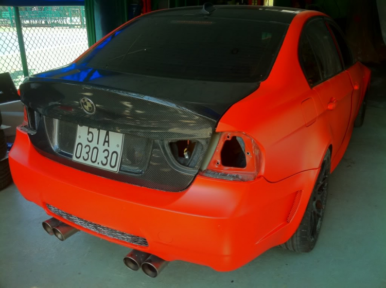 E93 vs M3 Orange in D1 Workshop