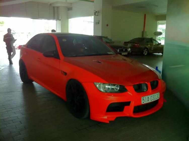 E93 vs M3 Orange in D1 Workshop