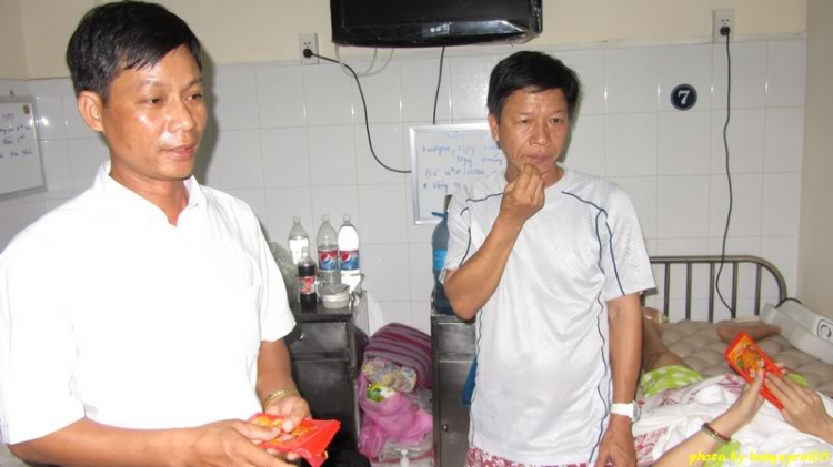 Tặng bao lì xì cho trẻ em bất hạnh ở trung tâm Ung Bướu Gia Định Tặng bao lì xì cho trẻ em bất hạnh ở trung tâm Ung Bướu Gia Định