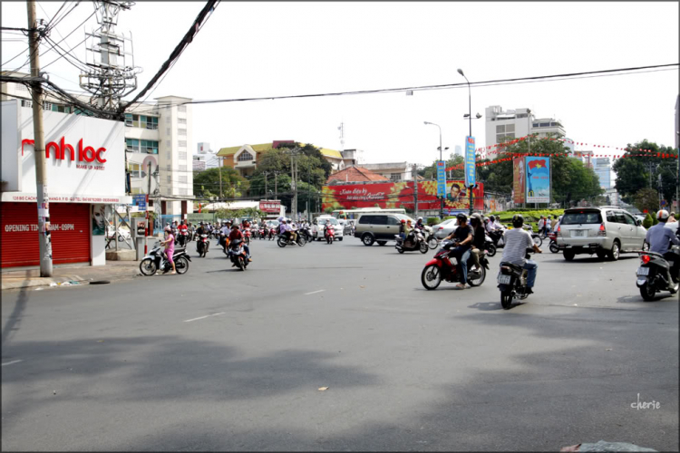 Ngày nào cũng Xuân, anh Thăng khỏi phải thu phí.. ảnh Sài Gòn mùng 1 Tết