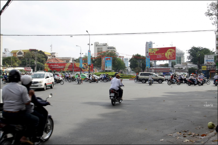 Ngày nào cũng Xuân, anh Thăng khỏi phải thu phí.. ảnh Sài Gòn mùng 1 Tết