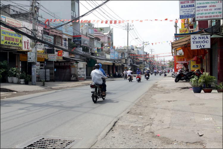 Ngày nào cũng Xuân, anh Thăng khỏi phải thu phí.. ảnh Sài Gòn mùng 1 Tết