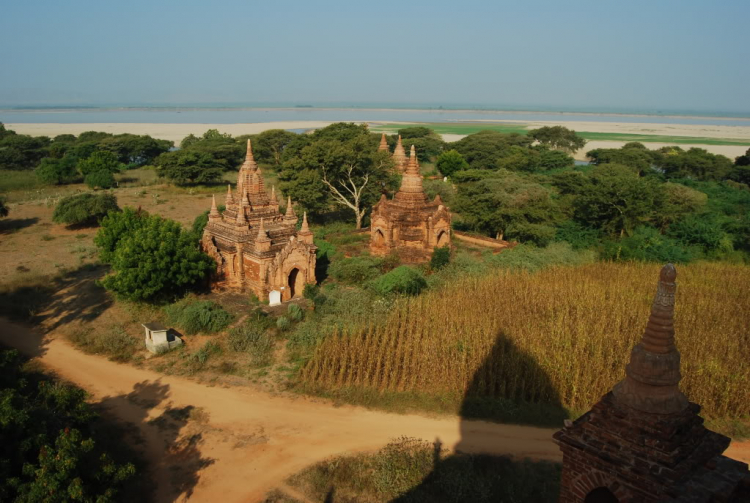 Myanmar, gần mà xa