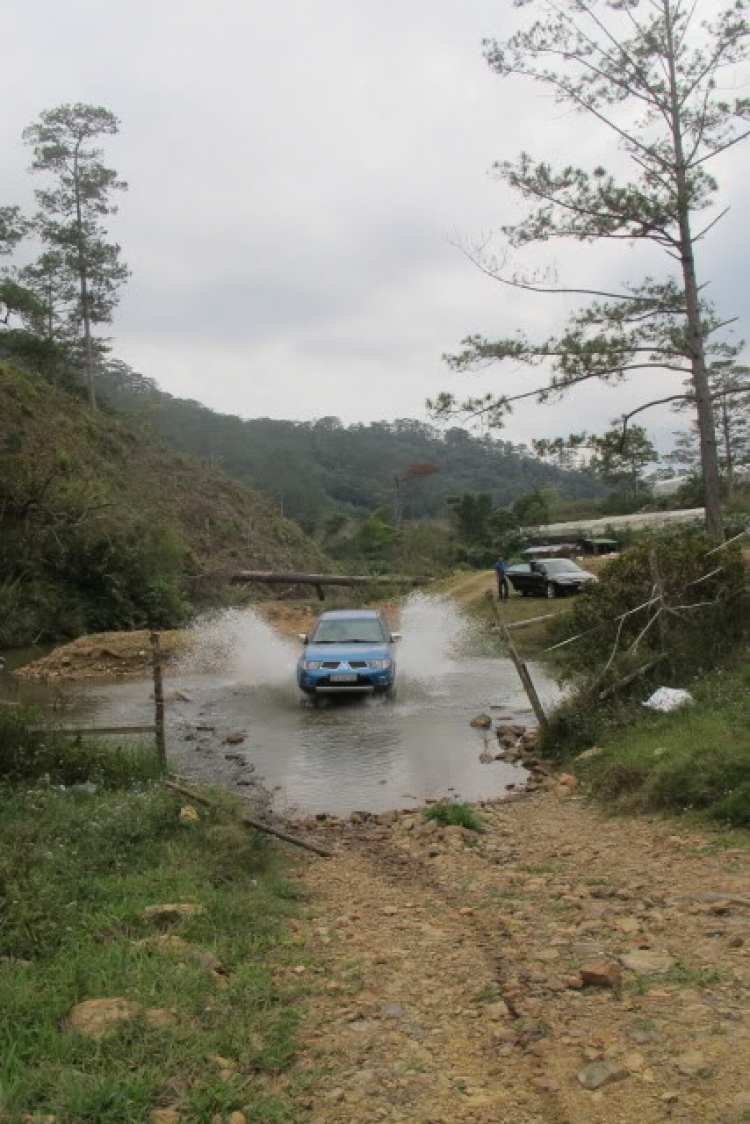 Tiền trạm Đà Lạt: Mini offroad Mazda 6 vs Mitsubishi Triton