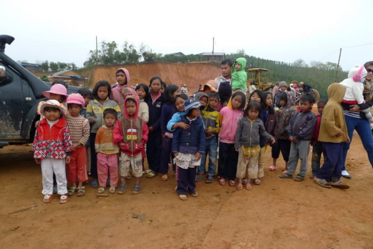 Ảnh chương trình từ thiện đầu năm 2012 của MBFC - Lán Tranh (Đà Lạt) Ảnh chương trình từ thiện đầu năm 2012 của MBFC - Lán Tranh (Đà Lạt)