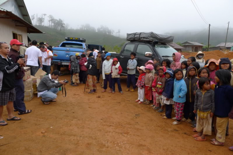 Ảnh chương trình từ thiện đầu năm 2012 của MBFC - Lán Tranh (Đà Lạt) Ảnh chương trình từ thiện đầu năm 2012 của MBFC - Lán Tranh (Đà Lạt)