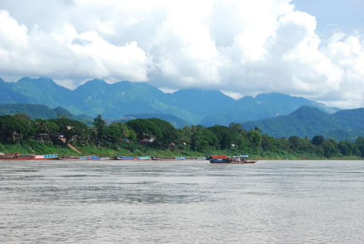 10 Ngày ở Viengtiane, LuangPrabang, Cánh Đồng Chum và những cung đường thượng Lào