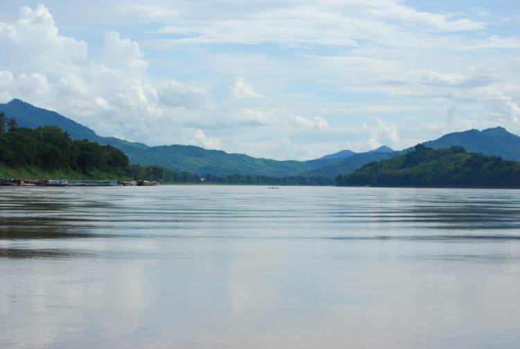 10 Ngày ở Viengtiane, LuangPrabang, Cánh Đồng Chum và những cung đường thượng Lào