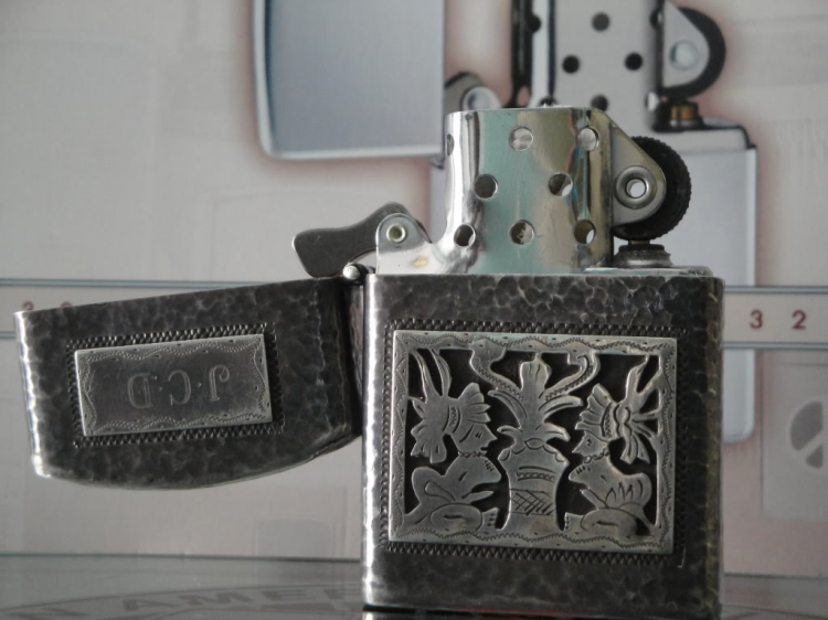 Mời bạn làm quen với Zippo.