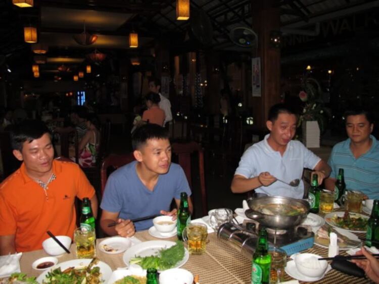 Nơi giao lưu, họp mặt và các hoạt động vui chơi của S.O.S Nơi giao lưu, họp mặt và các hoạt động vui chơi của S.O.S