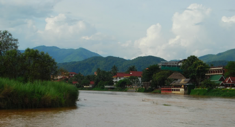 10 Ngày ở Viengtiane, LuangPrabang, Cánh Đồng Chum và những cung đường thượng Lào