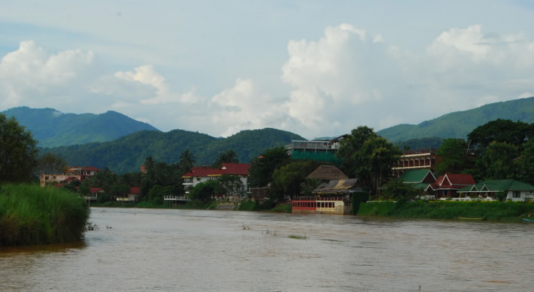 10 Ngày ở Viengtiane, LuangPrabang, Cánh Đồng Chum và những cung đường thượng Lào