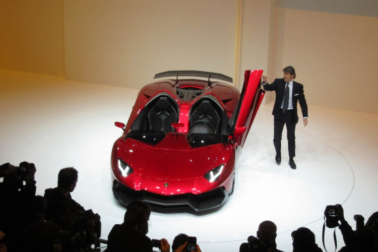 BREAKING NEWS : BENTLEY EXP 9 F concept And Lamborghini Aventador J roadster