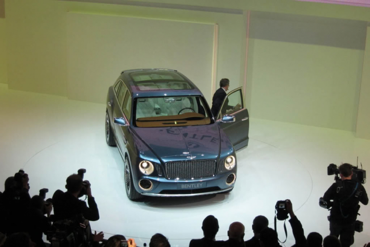 BREAKING NEWS : BENTLEY EXP 9 F concept And Lamborghini Aventador J roadster