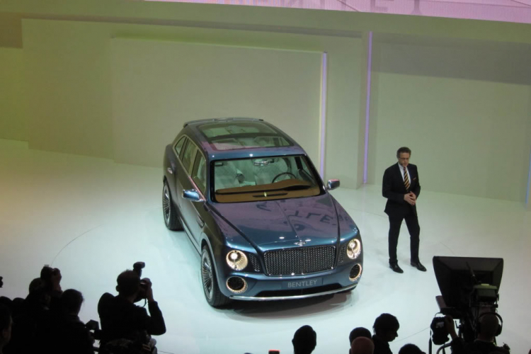 BREAKING NEWS : BENTLEY EXP 9 F concept And Lamborghini Aventador J roadster