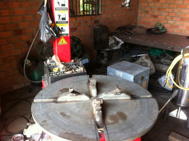 S.O.S - Thông tin về các gara cứu hộ, sửa xe, vá xe di động trên toàn quốc! S.O.S - Thông tin về các gara cứu hộ, sửa xe, vá xe di động trên toàn quốc!