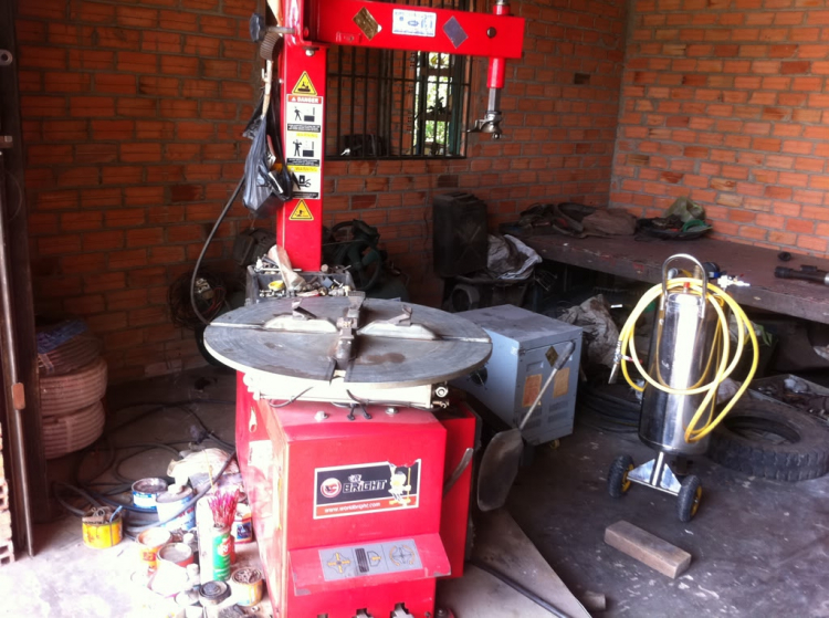 S.O.S - Thông tin về các gara cứu hộ, sửa xe, vá xe di động trên toàn quốc! S.O.S - Thông tin về các gara cứu hộ, sửa xe, vá xe di động trên toàn quốc!