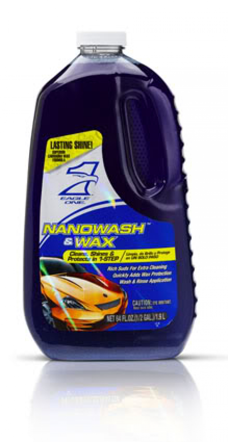 Rửa xe bằng nước rửa xe Sonax
