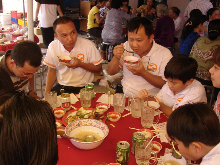 Đám cưới với "siêu xe..."