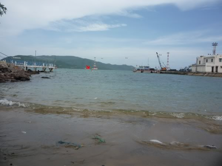 Du ngoạn trên biển bằng xuồng phao bơm hơi. Du ngoạn trên biển bằng xuồng phao bơm hơi.