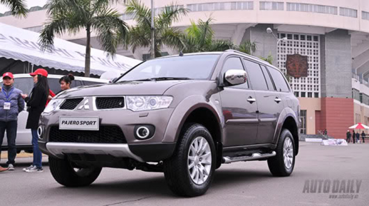 Pajero Sport G 2WD vs Fortuner V 2WD – Chất lượng vs Thương hiệu