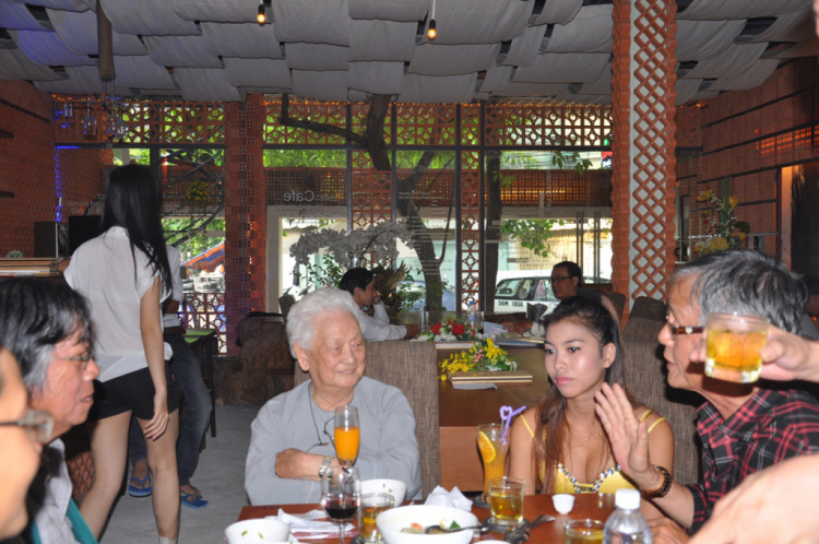Một Quán cafe Hi-end độc đáo mới vừa mở tại Saigon Một Quán cafe Hi-end độc đáo mới vừa mở tại Saigon