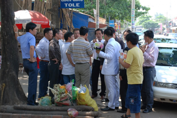 Hình ảnh nhóm S.O.S đến chung vui và chúc mừng bí số 98