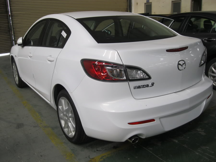 Xin tư vấn dùm em dòng Mazda 3 hatchback và sedan. Em đang có nhu cầu.Em xin cảm ơn nhiều! Xin tư vấn dùm em dòng Mazda 3 hatchback và sedan. Em đang có nhu cầu.Em xin cảm ơn nhiều!